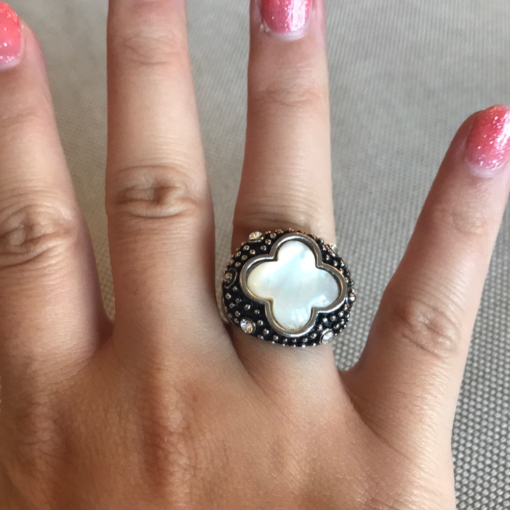 Clover Ring